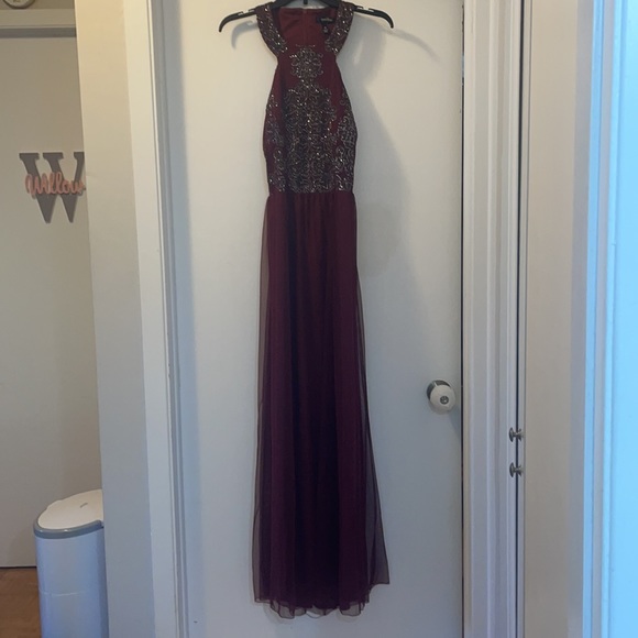 Bridesmaid dress burgundy beaded - Picture 3 of 3